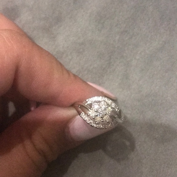 Beautiful ring - Picture 2 of 2